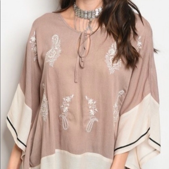 🌻Embroidered Kimono Sleeve Top - Picture 2 of 3